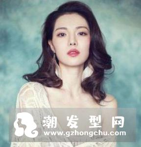 及腰长发应该怎么烫 这样烫卷超仙气迷人