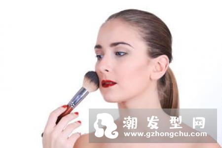 脖子黄什么原因引起的 为什么比脸黄