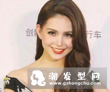 高宽颧骨女生适合发型图片 四六偏分中长卷发来袭