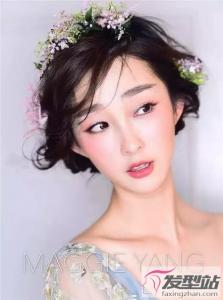 森系抽丝新娘发型 甜美迷人走红朋友圈