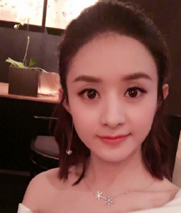 赵丽颖半丸子头同款发型图片 侧分半丸子头怎么扎