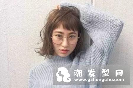 中长卷发适合什么脸型 染什么颜色好