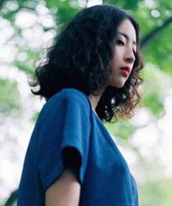 短发烫什么卷好看 小卷烫短发气质翻倍