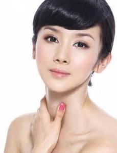 瓜子脸适合染什么颜色 奶茶色亮橙色不错