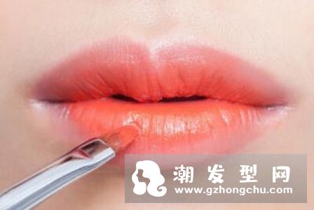 唇刷的使用方法图解 怎么沾取口红