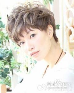 女生发量少怎么破 立体感空气烫告别秃头
