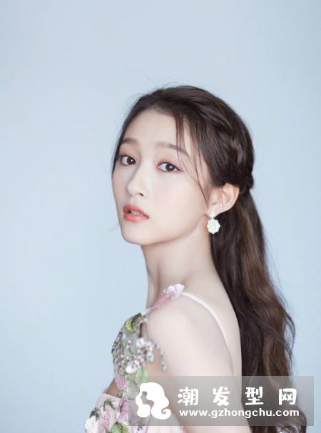 公主切扎什么发型 简约扎发少女感满屏