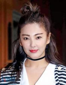 长直发怎么扎好看 半丸子头扎发非常养眼减龄