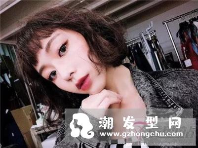 女学生短发烫发波波头 发尾制造内扣潮流显瘦少不了