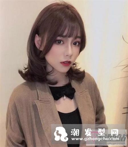 烫发烫哪款好看 π烫或C扣是潮流趋势