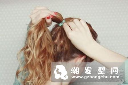大卷发怎样维持卷度 可以用梳子梳吗
