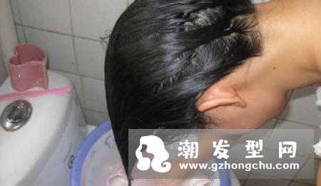 头发越洗越油还是越洗越干 爱出油是缺水吗