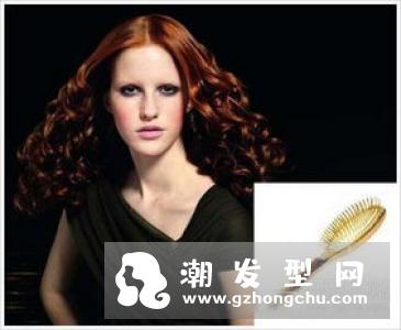 大卷发怎样维持卷度 可以用梳子梳吗
