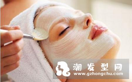 眼线画多了怎么办 棉签来帮忙