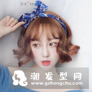可爱卷发适合什么刘海 配什么妆容