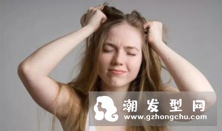 头发出油是什么原因 会脱发吗及怎么办