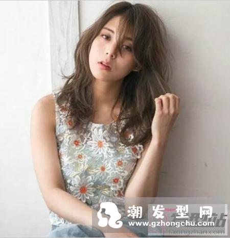 中长发烫什么卷好看 随意自然懒人卷让颜值翻番