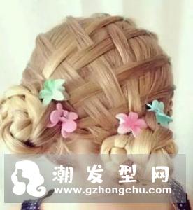 化妆品、手袋包装丝带不要丢 5款丝带发型绑出优雅法式低马尾