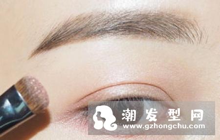 桃花系眼妆怎么画教程 打造唯美浪漫妆容