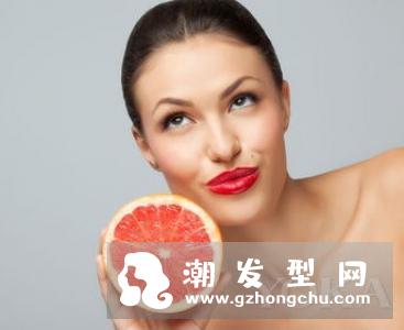 嘴唇越舔越干还起皮怎么办 毛巾唇膏来救你