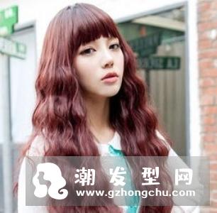 中长发女生芭比烫发型图片 经典烫发一直流行到现在