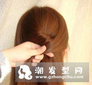 扎马尾怎么隐藏皮筋 学会这技巧只要三步骤就隐藏皮筋