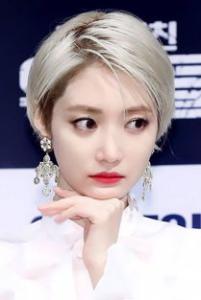 女生西瓜头短发 洋气瘦脸像小清新