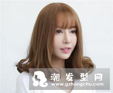 发量多的女生适合什么发型 小电卷发不错
