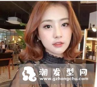 女生时尚短发烫发外翻 塑造独特曲线短发美女