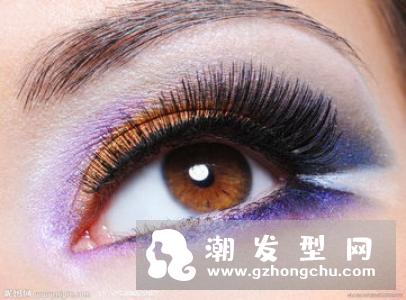 酒红色妆容怎么画步骤 眼妆配什么口红