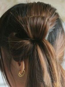 怎么用缎带扎头发 甜美大方显淑女范