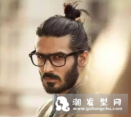 她是我见过最适合一头乱发的女子，这慵懒感妆发清新感太无敌了！