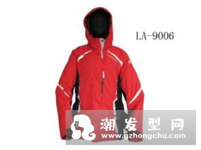 去滑雪穿什么颜色衣服 可以穿冲锋衣吗