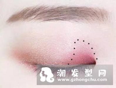 西柚色眼影怎么画 摩卡棕色的眉笔来袭
