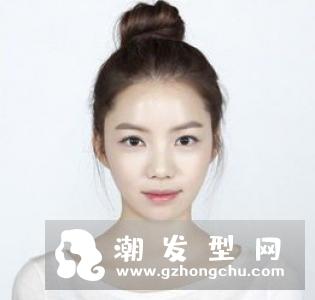 女生发量多适合什么扎发发型 俏皮可爱丸子头超惹眼