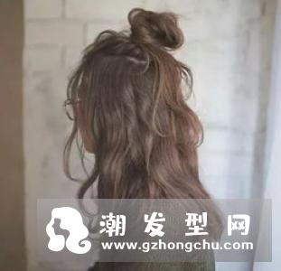 蓬松感才是发型的关键！睡不醒马尾、丸子头是这样绑才好看！