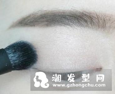 桃花系眼妆怎么画教程 打造唯美浪漫妆容