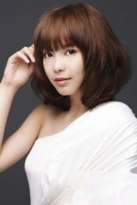 女生纹理烫短发发型 蓬松饱满发量少女生首选