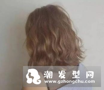 2018年流行鱼尾烫 时髦上镜又气质