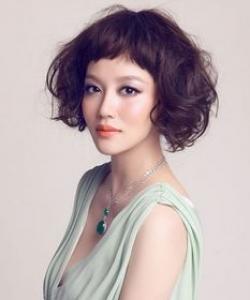女生慵懒发型扎法 凌乱中不乏女人韵味