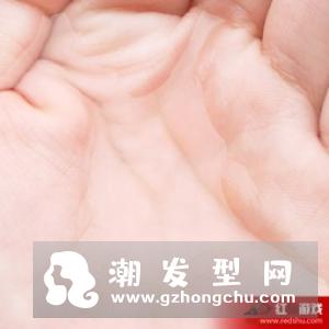 爽肤水可以用手拍吗 要使用没酒精成分的吗