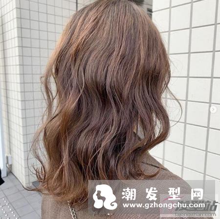 2020年最新发型Style攻略！充满复古感的蓬松烫，浪漫却不厚重的无敌美波浪