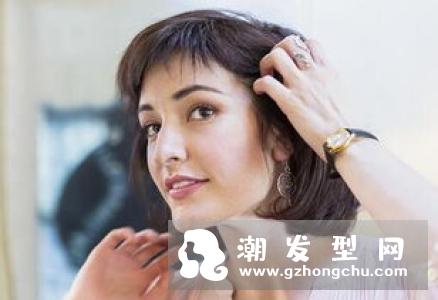 中长发女生芭比烫发型图片 经典烫发一直流行到现在