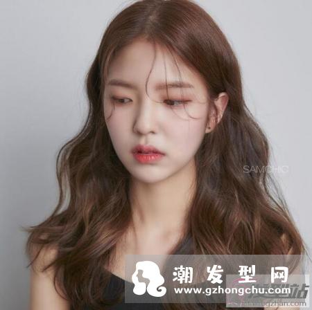 2020年最新发型Style攻略！充满复古感的蓬松烫，浪漫却不厚重的无敌美波浪