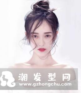 时尚女生减龄丸子头发型 简单发型照样时髦有范