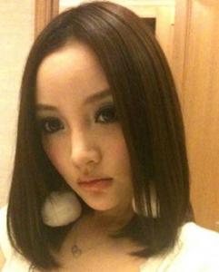女生长发编织烫发型 让发型看去更自然有型