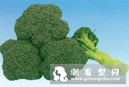 mac草莓红和番茄红像吗 试色对比