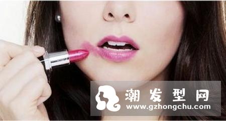 涂口红不脱色的技巧 pigment和dye哪个容易掉色