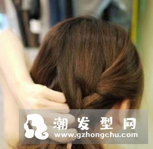 自己烫发步骤图解 洗头毛巾擦到半干状态