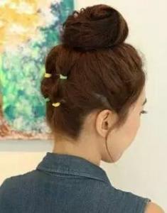 蓬松丸子头扎法步骤 可爱的怎么扎